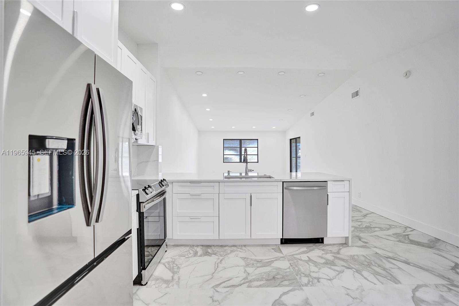 HUNTINGTON POINTE - Residential