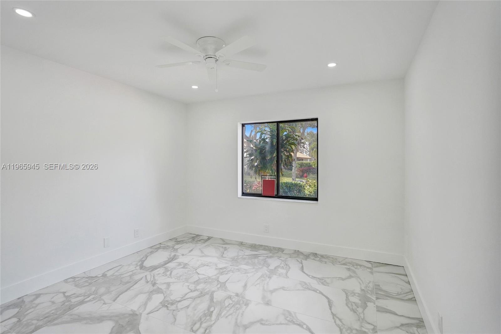 HUNTINGTON POINTE - Residential