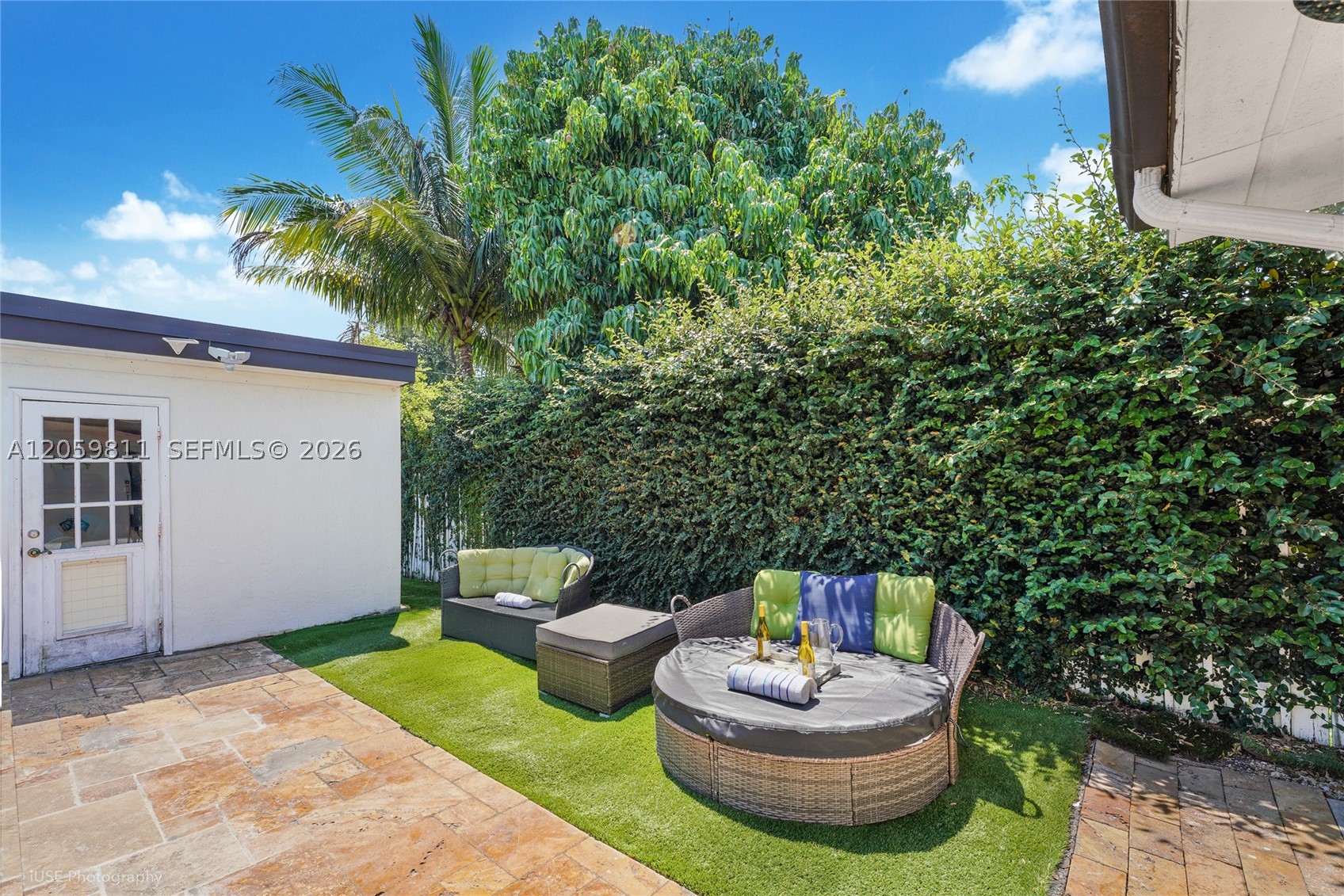 HOLLYWOOD HILLS - Residential