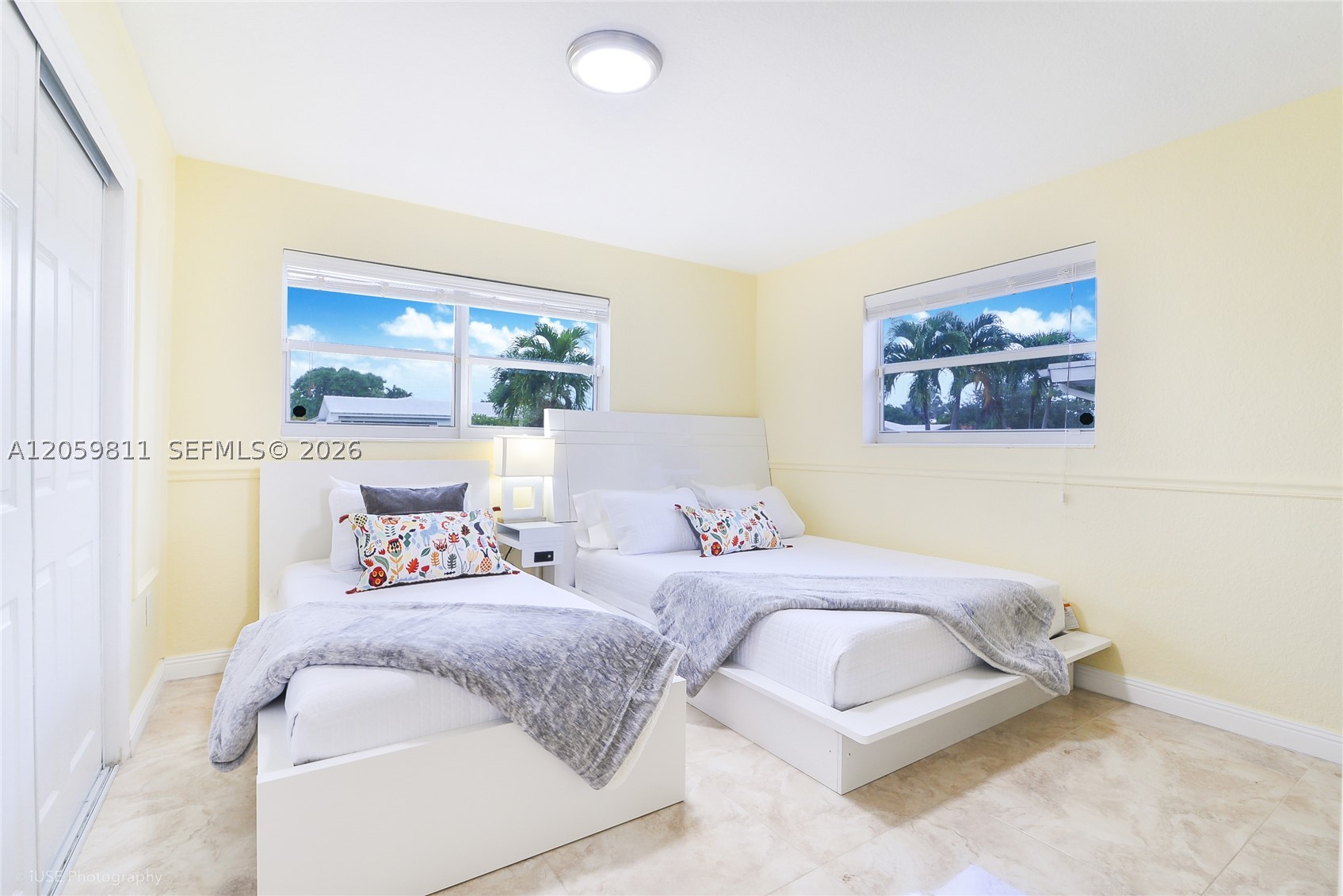 HOLLYWOOD HILLS - Residential