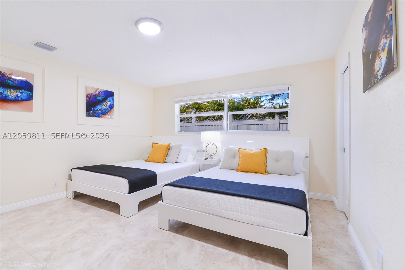 HOLLYWOOD HILLS - Residential