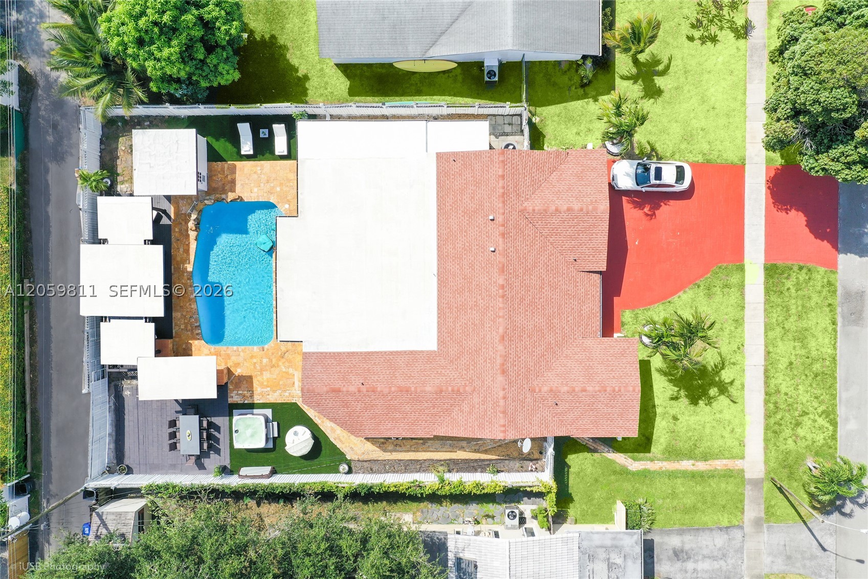 HOLLYWOOD HILLS - Residential