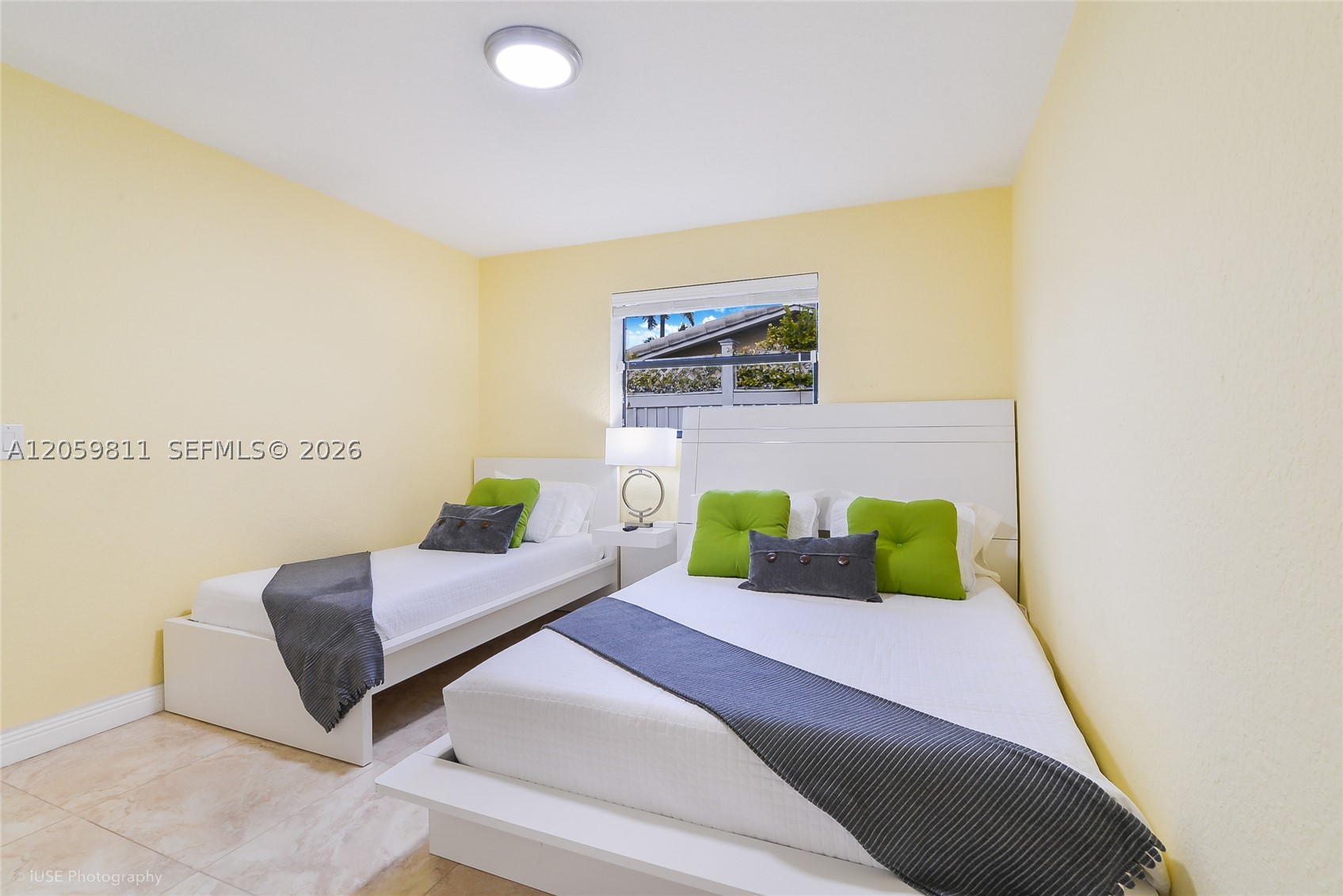 HOLLYWOOD HILLS - Residential