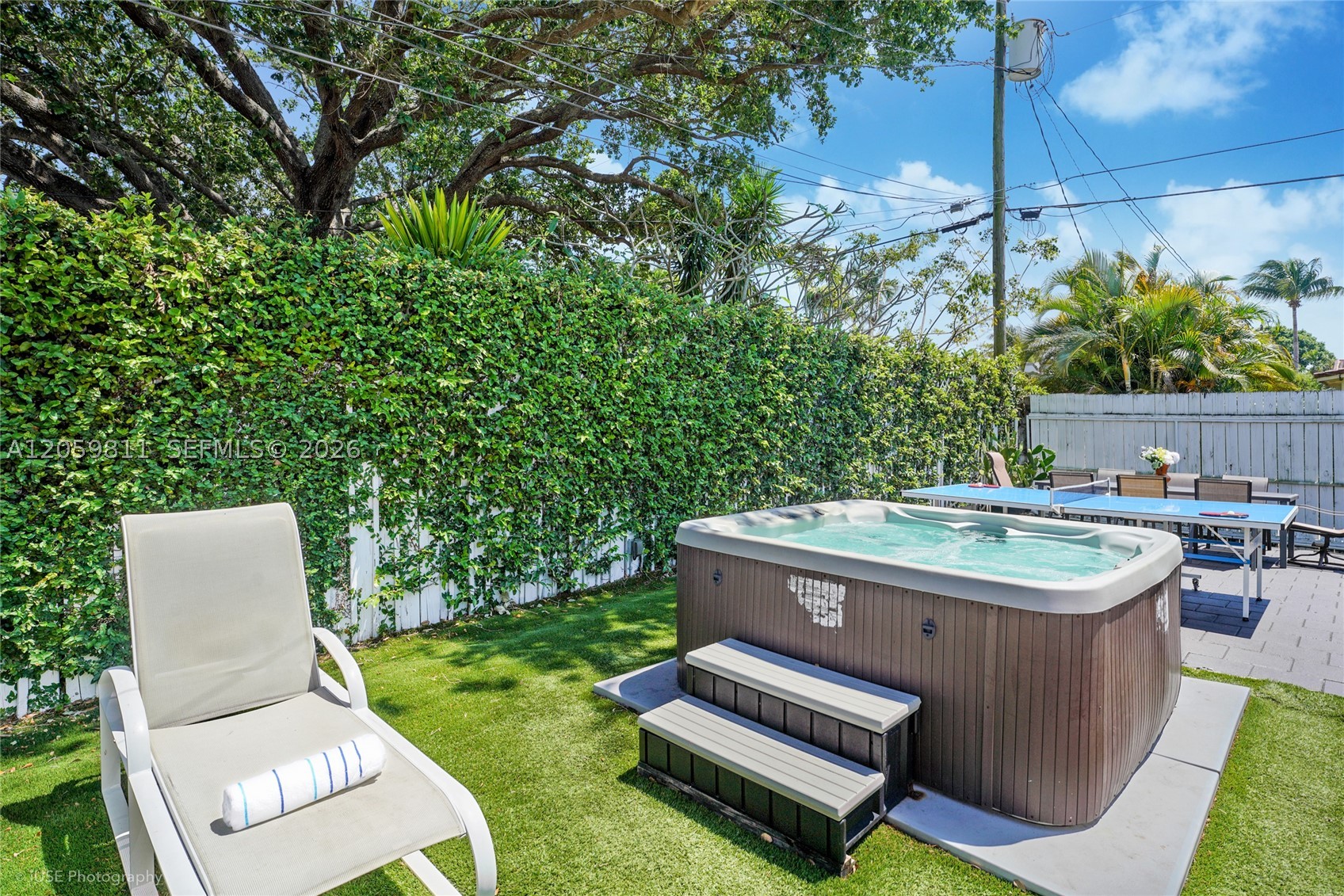 HOLLYWOOD HILLS - Residential