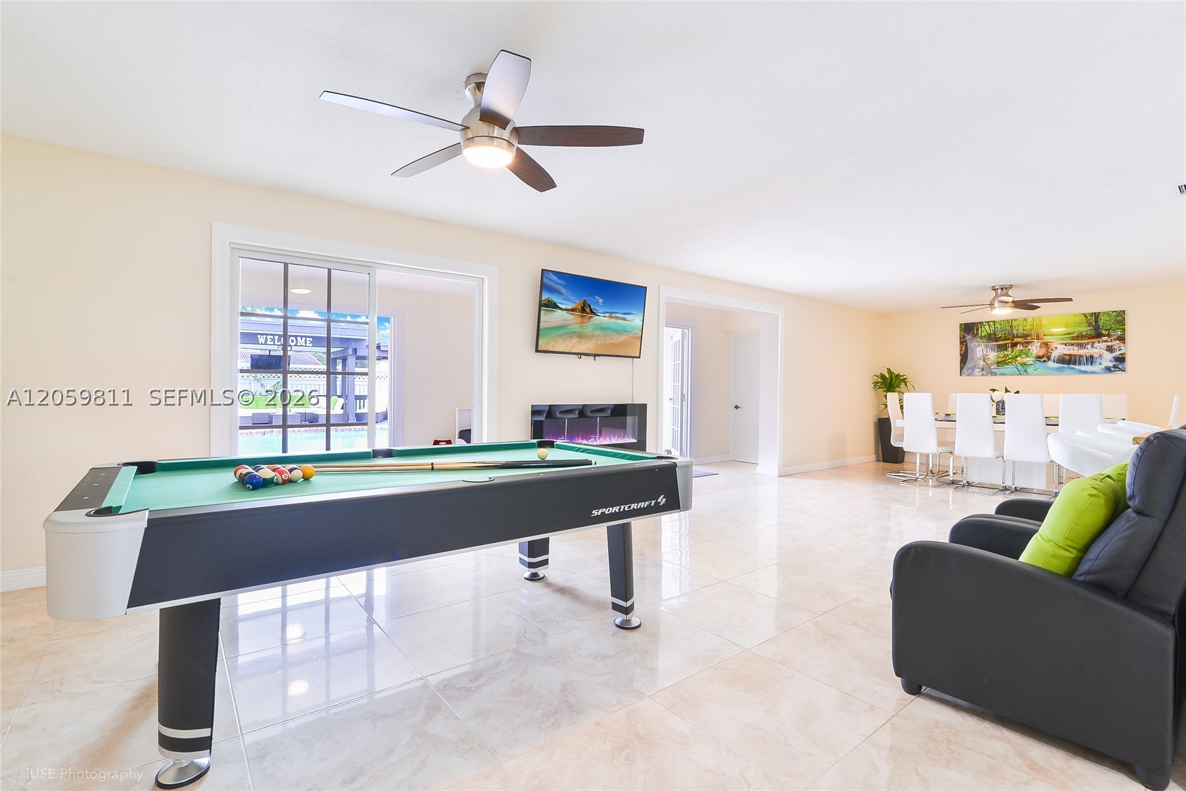 HOLLYWOOD HILLS - Residential