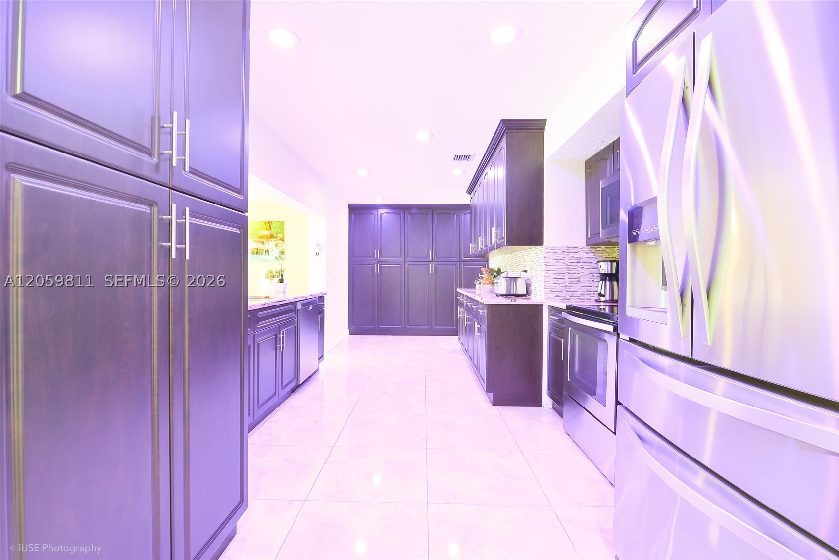 HOLLYWOOD HILLS - Residential