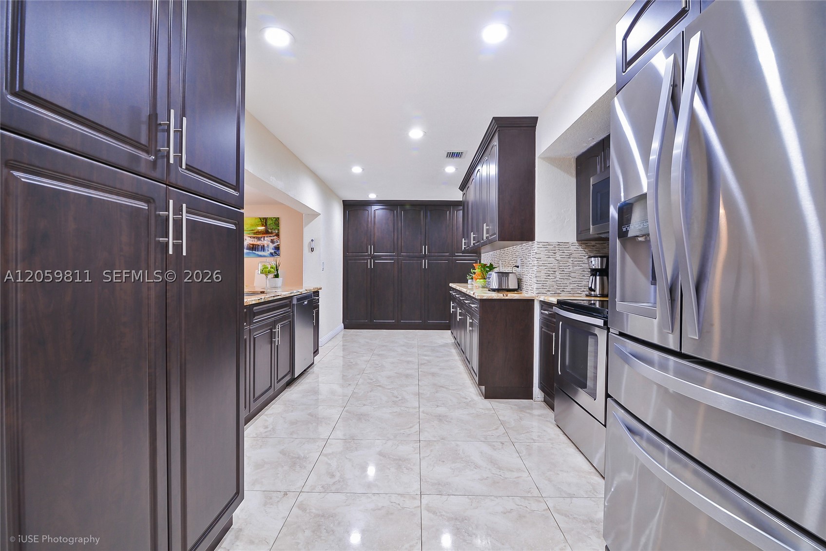 HOLLYWOOD HILLS - Residential