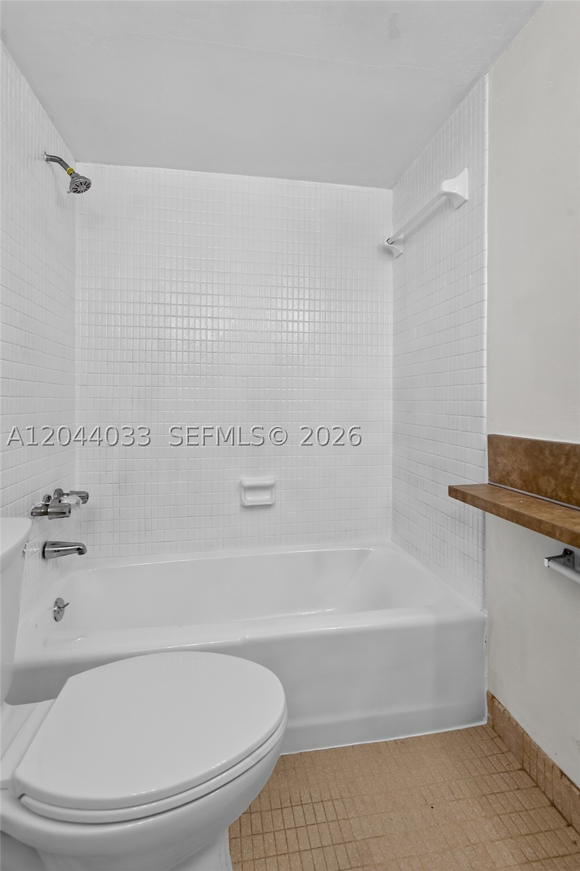 ROLLING GREEN CONDO C - Residential