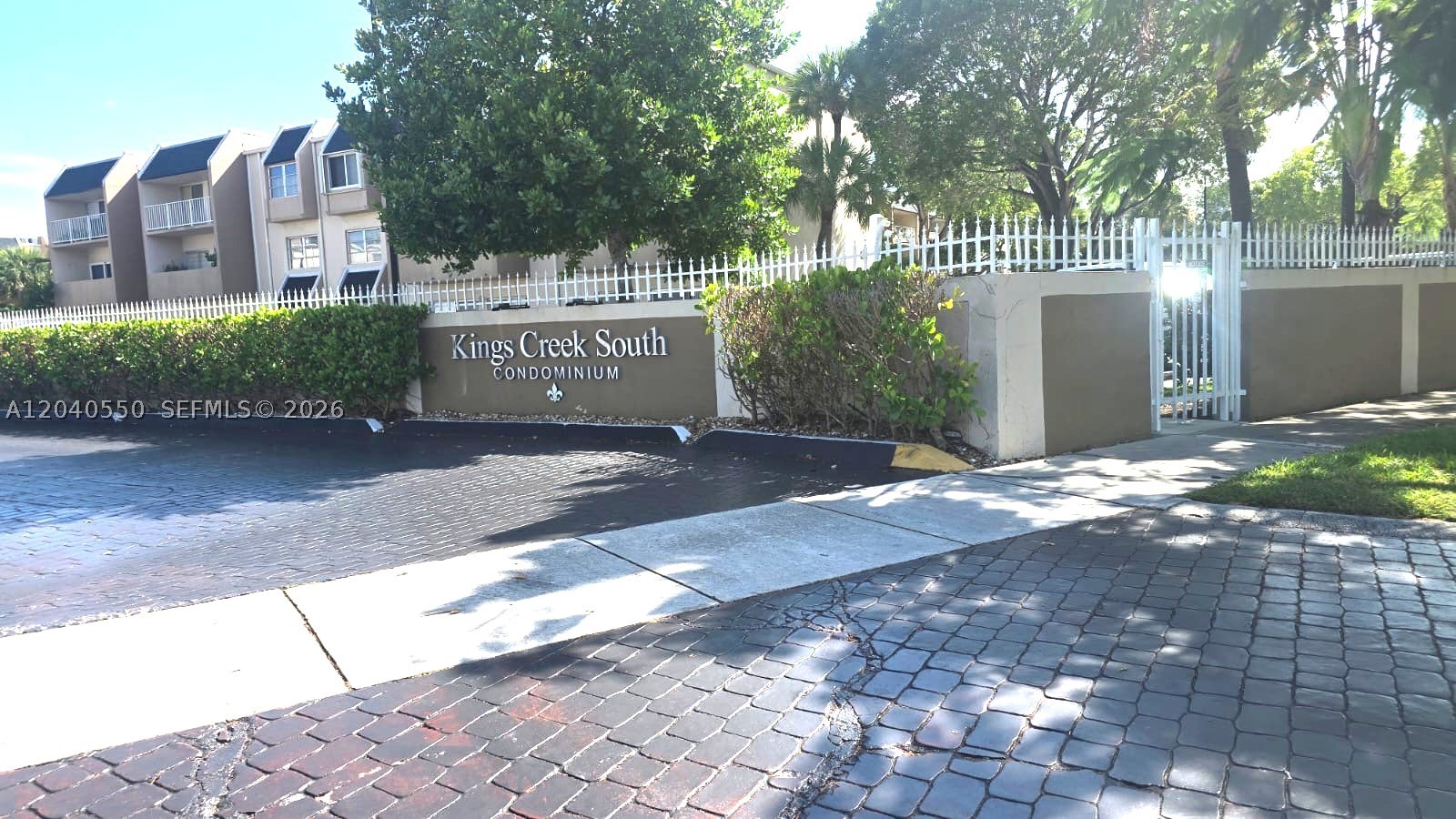 Very well kept and spacious 2 bedroom  and 1 bath, first floor unit in Kings Creek South. The unit is in impeccable condition, upgrade bath with tile floors throughout. View to garden and tennis court and spacious balcony. Community features include : Gate with a guard gate, clubhouse, tennis court, four swimming pools, jacuzzi, fitness centers  and 24/7 security patrol. Location is close to Palmetto Expressway, Us1, and Dadeland Mall. Centrally located with easy access to public transportation. NO SPECIAL ASSESMENTS . Easy to show