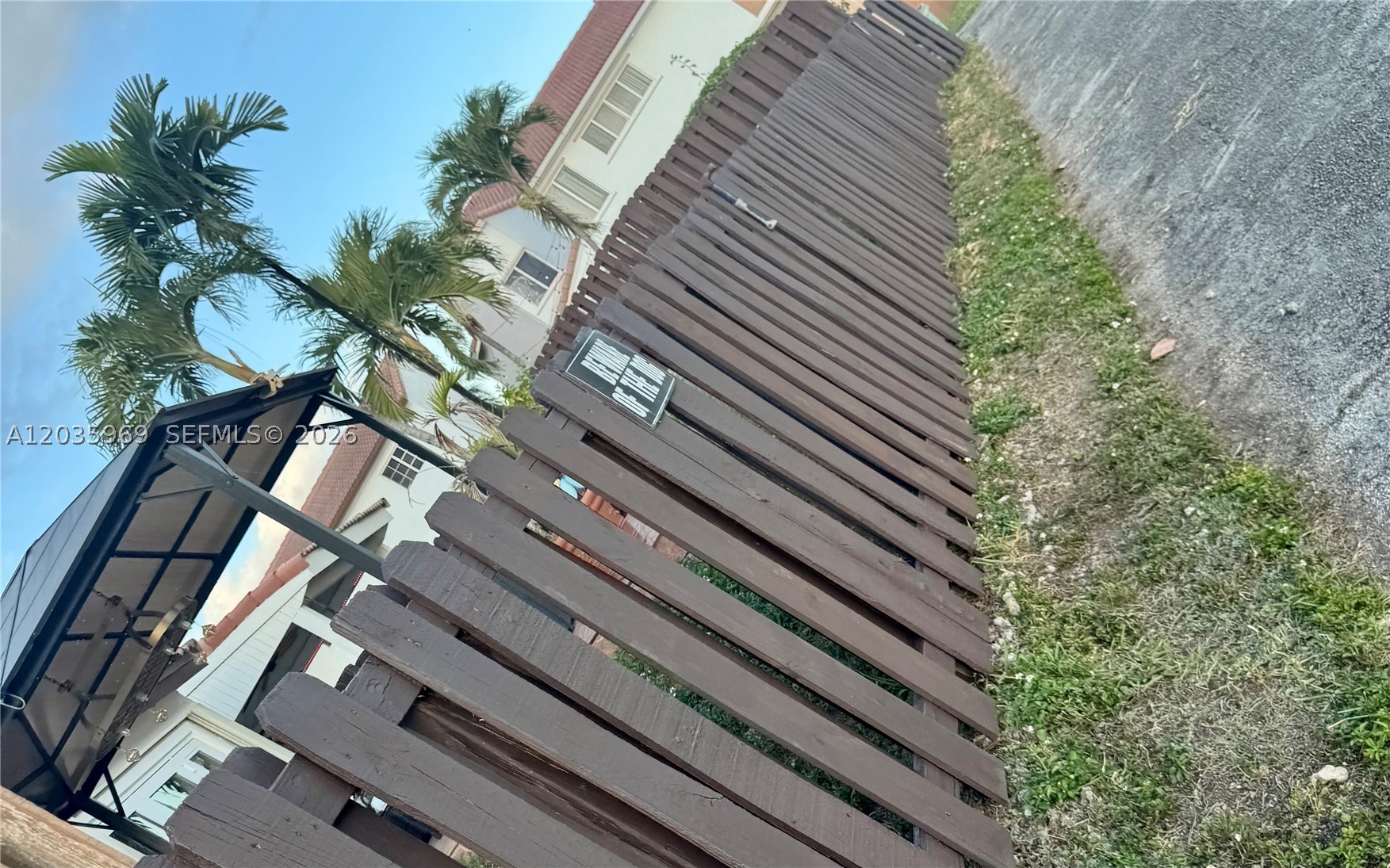 TAMIAMI LAKES SEC 7 - Residential