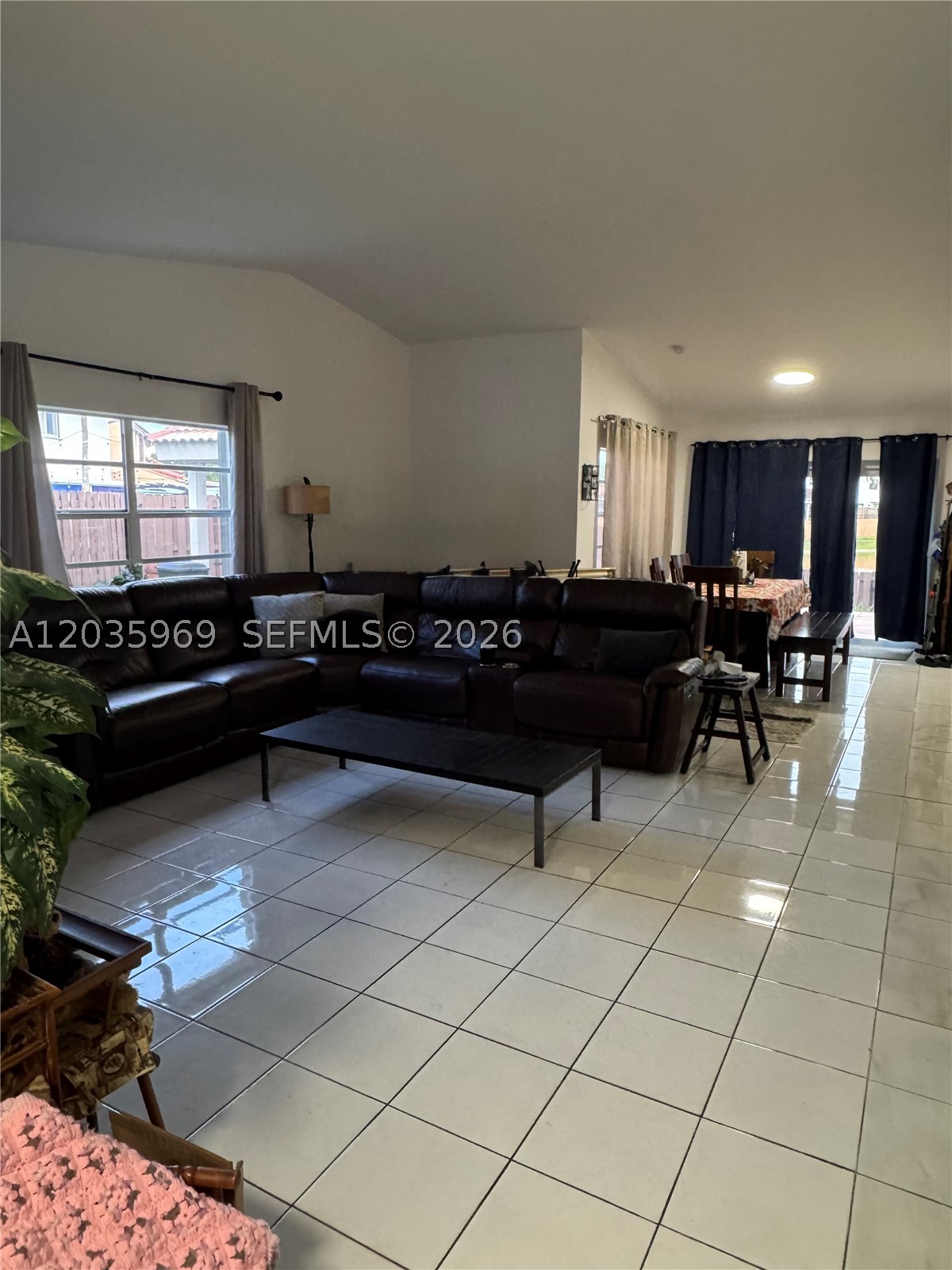 TAMIAMI LAKES SEC 7 - Residential