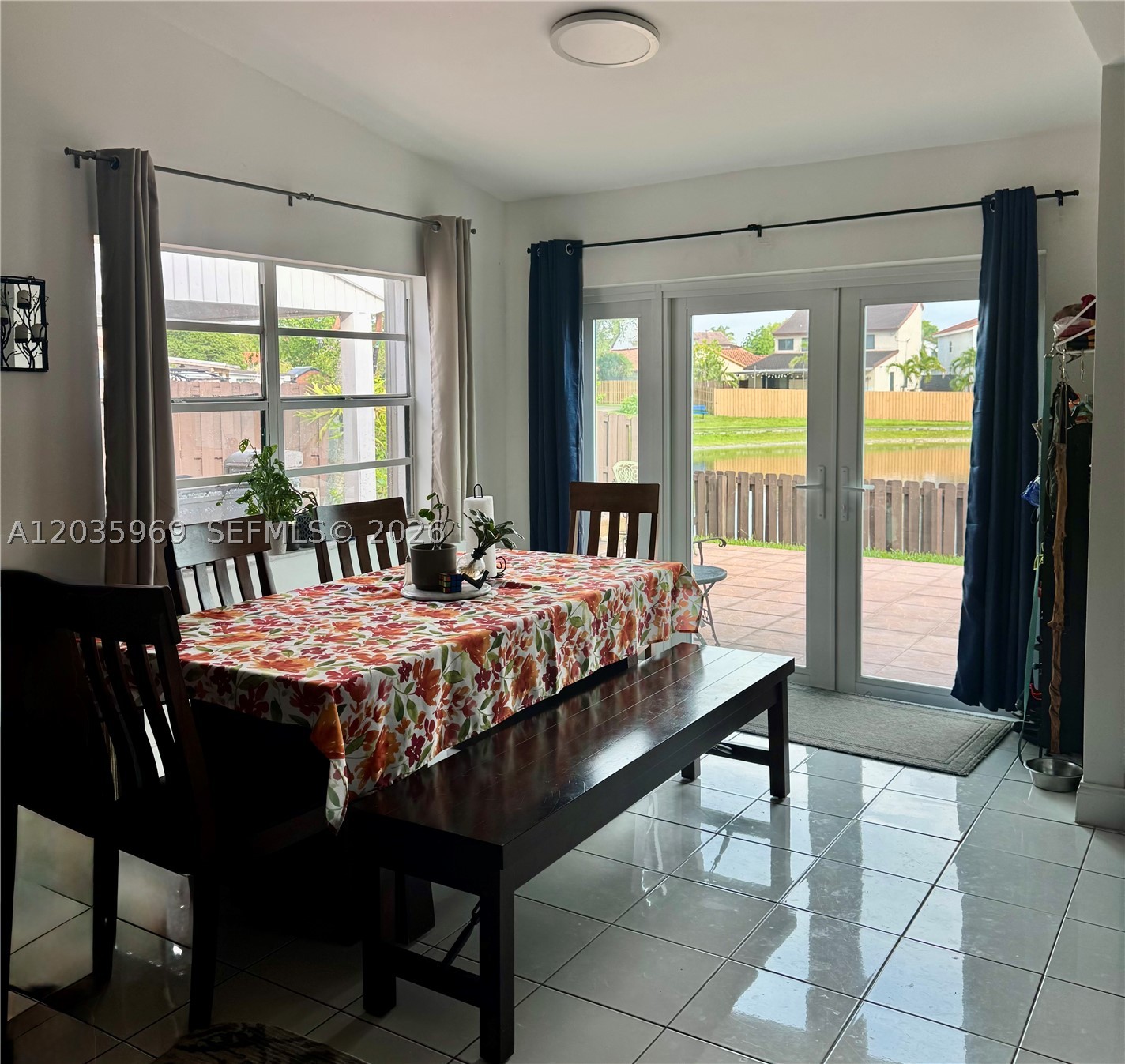 TAMIAMI LAKES SEC 7 - Residential