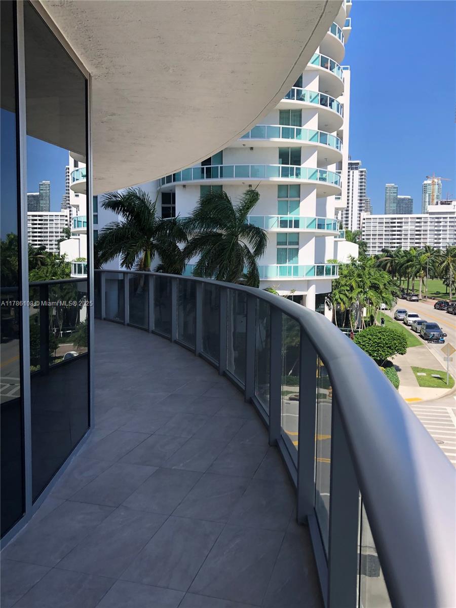 ARIA ON THE BAY CONDO - Residential
