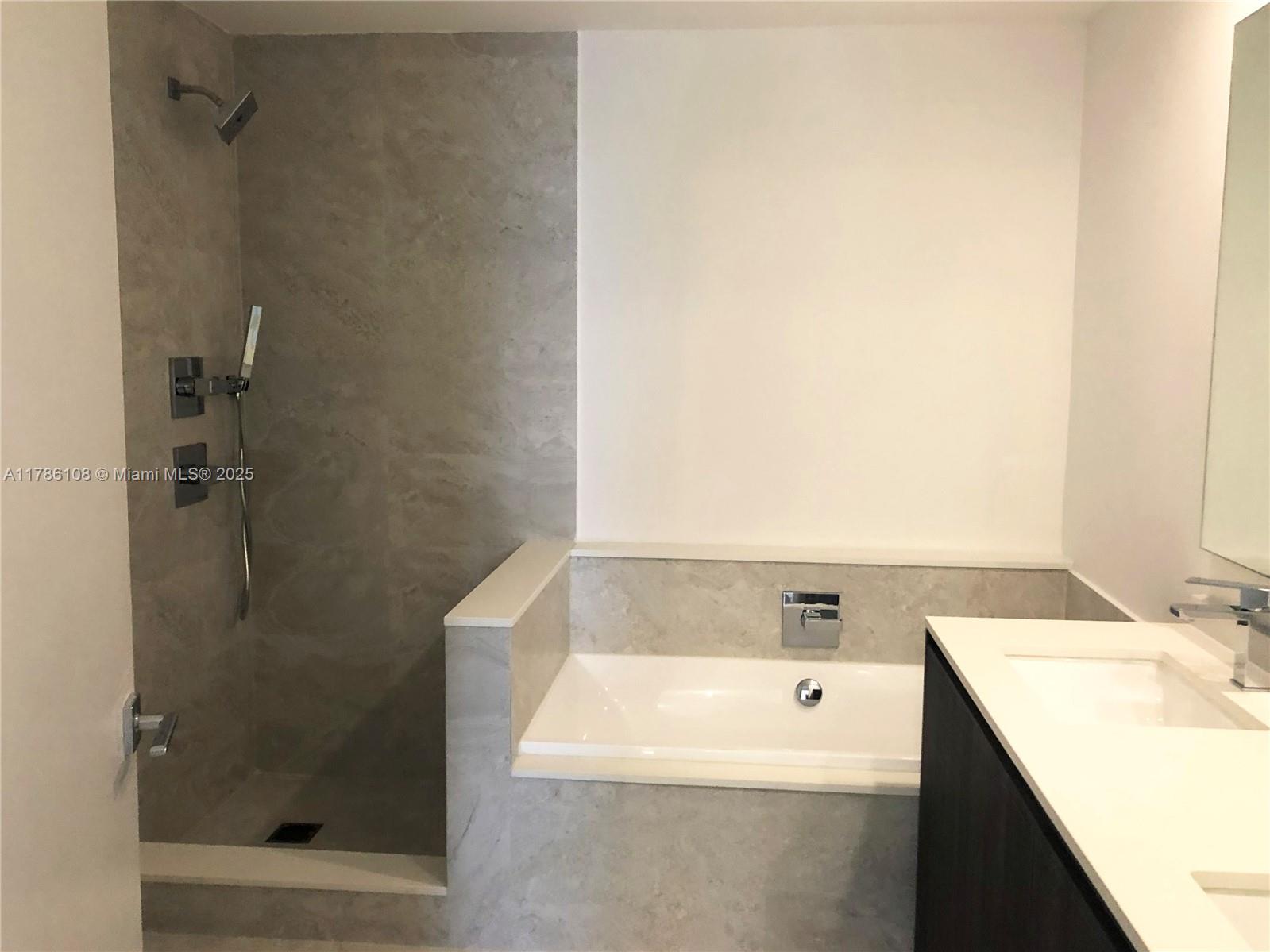 ARIA ON THE BAY CONDO - Residential