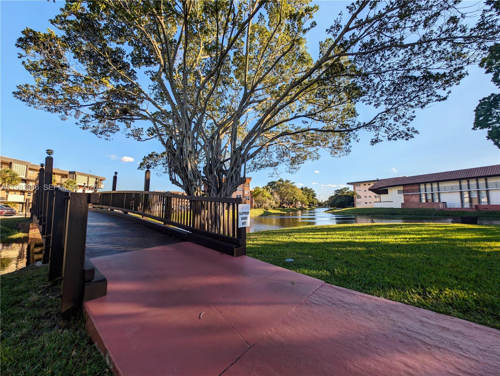 LAUDERDALE OAKS CONDO I - Residential