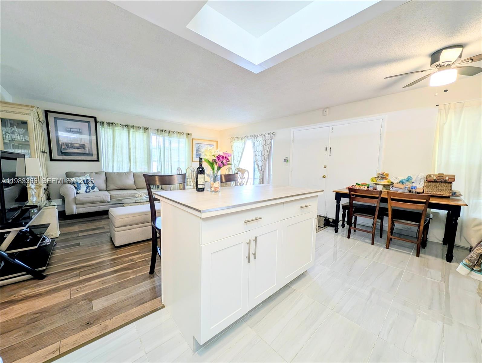 LAUDERDALE OAKS CONDO I - Residential