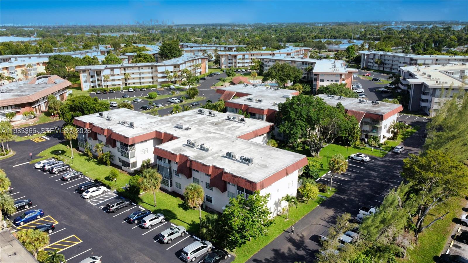 LAUDERDALE OAKS CONDO I - Residential