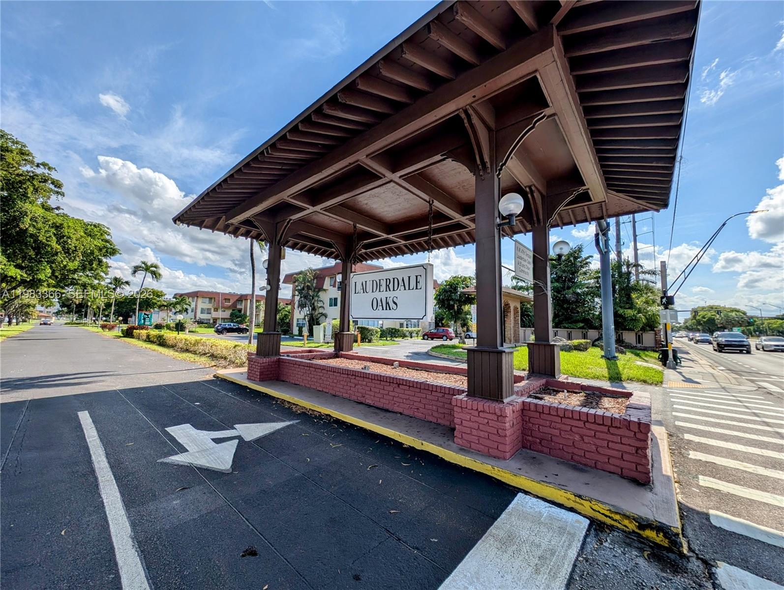 LAUDERDALE OAKS CONDO I - Residential