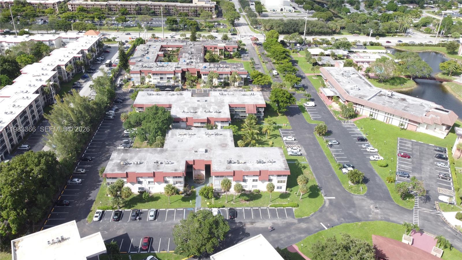 LAUDERDALE OAKS CONDO I - Residential