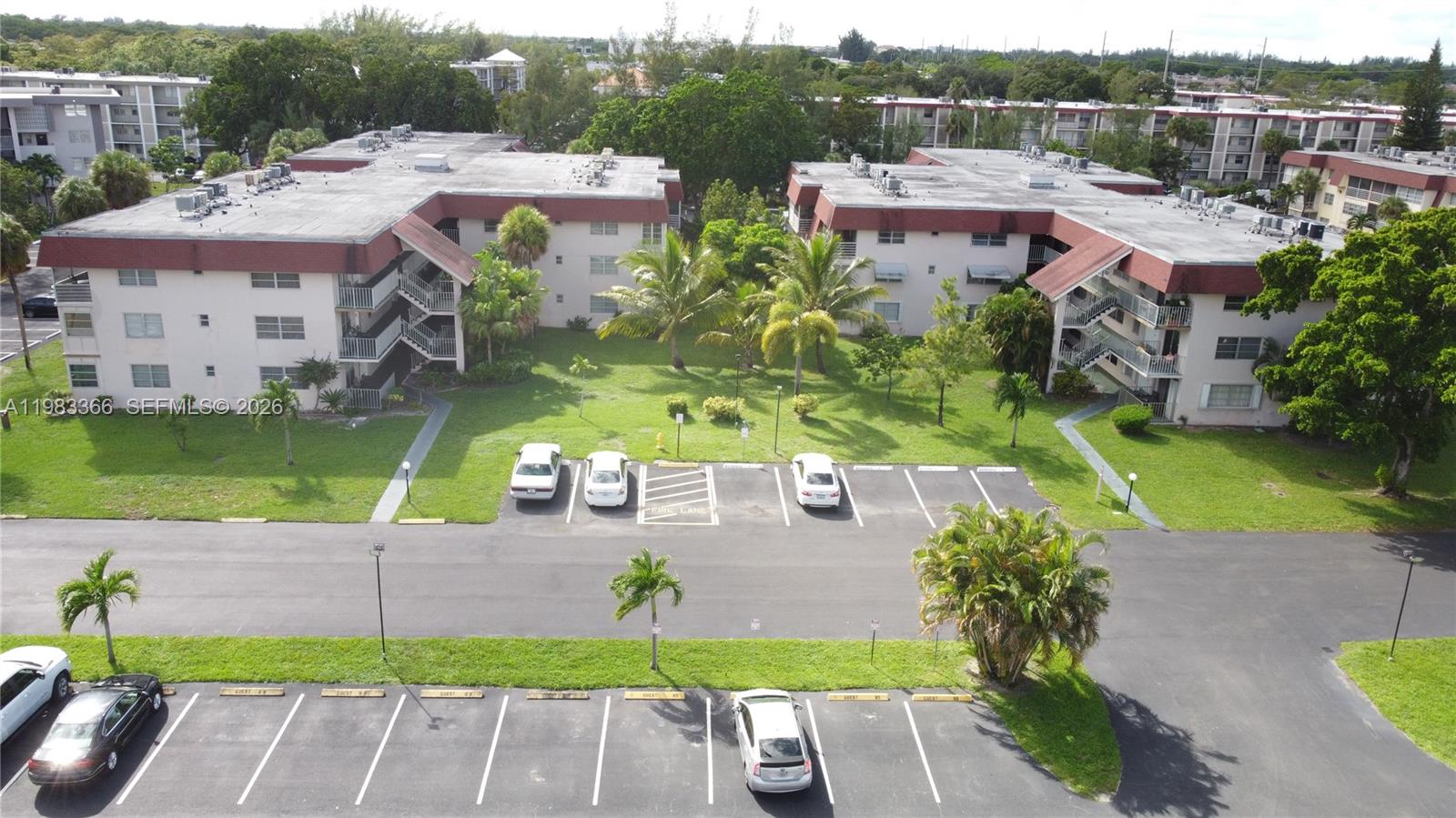 LAUDERDALE OAKS CONDO I - Residential
