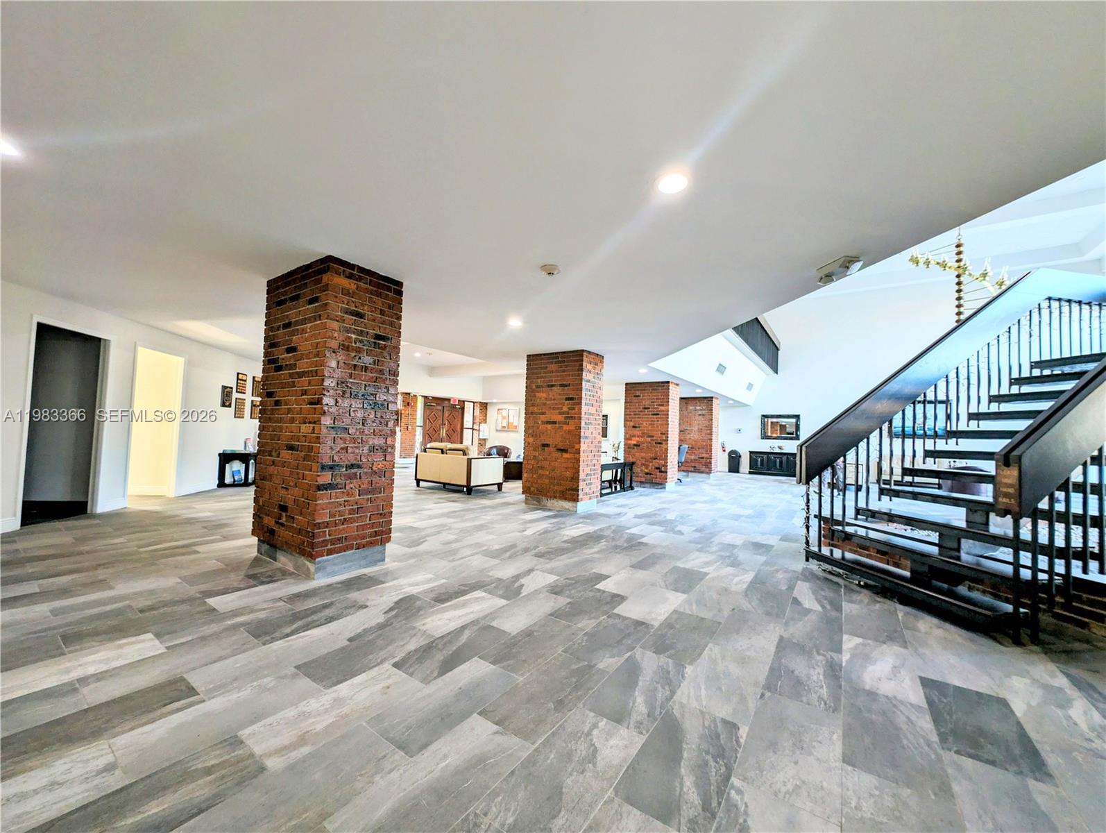 LAUDERDALE OAKS CONDO I - Residential