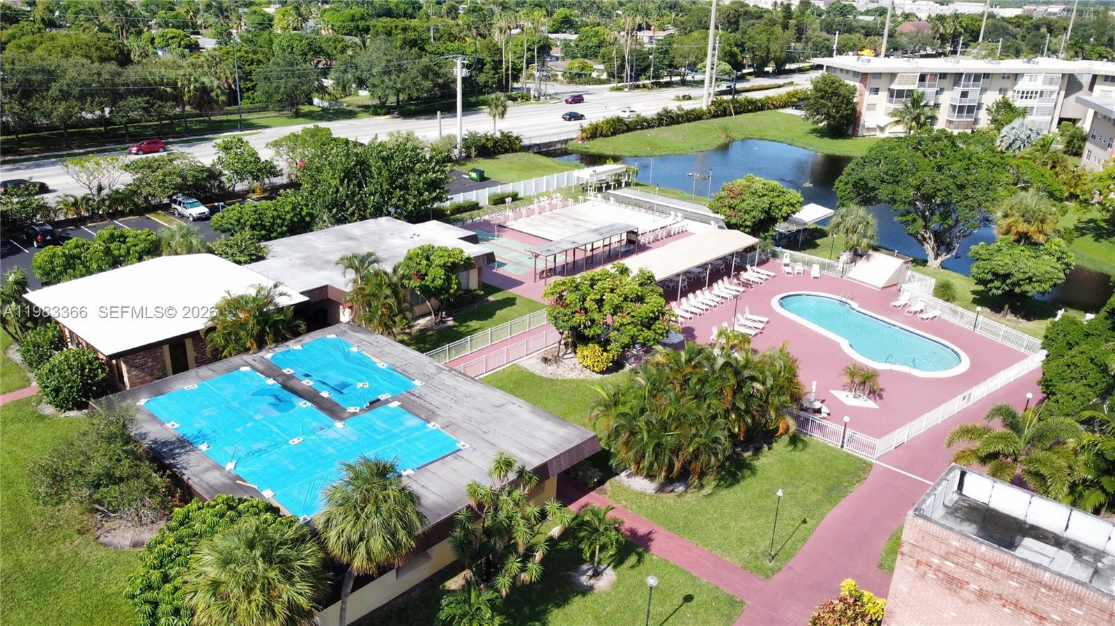 LAUDERDALE OAKS CONDO I - Residential