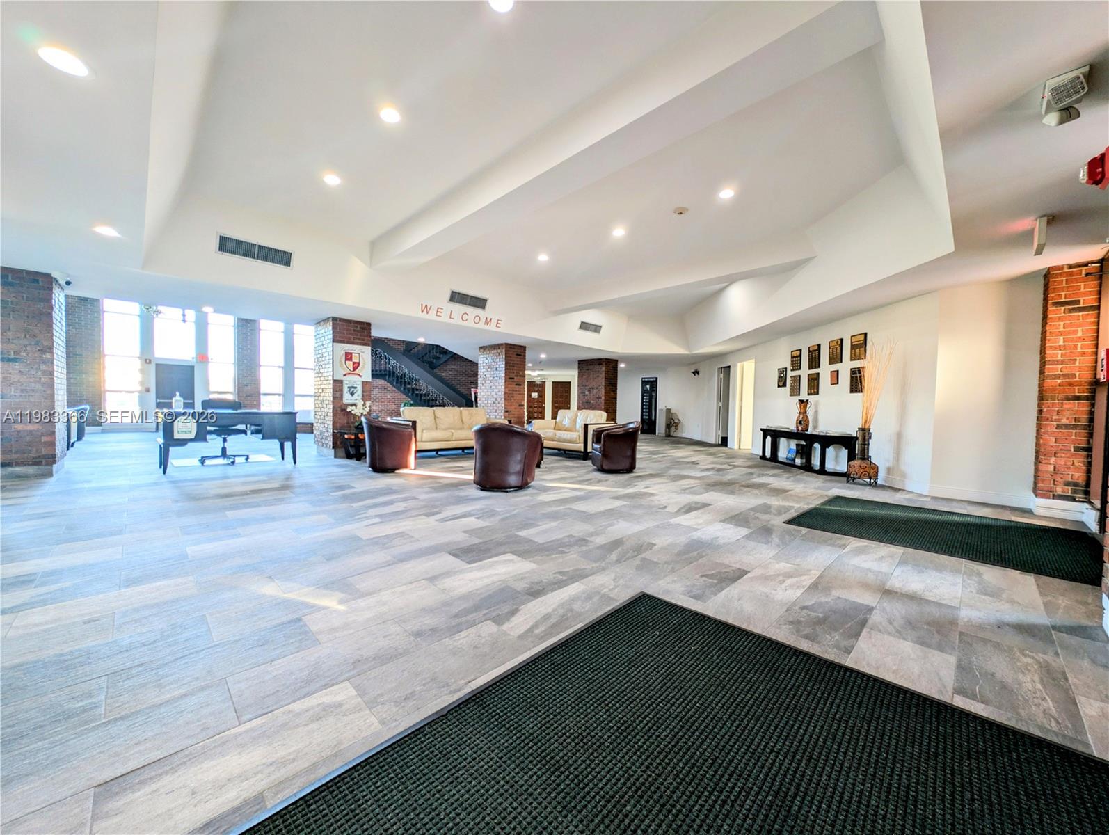 LAUDERDALE OAKS CONDO I - Residential
