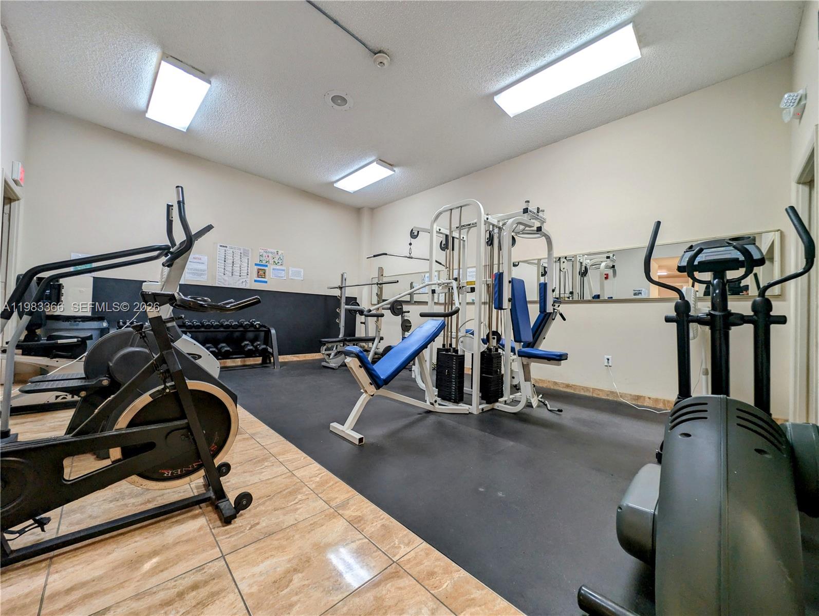 LAUDERDALE OAKS CONDO I - Residential