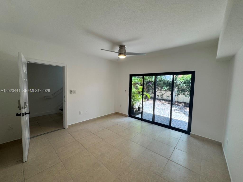 GROVE VILLAS CONDO - Residential