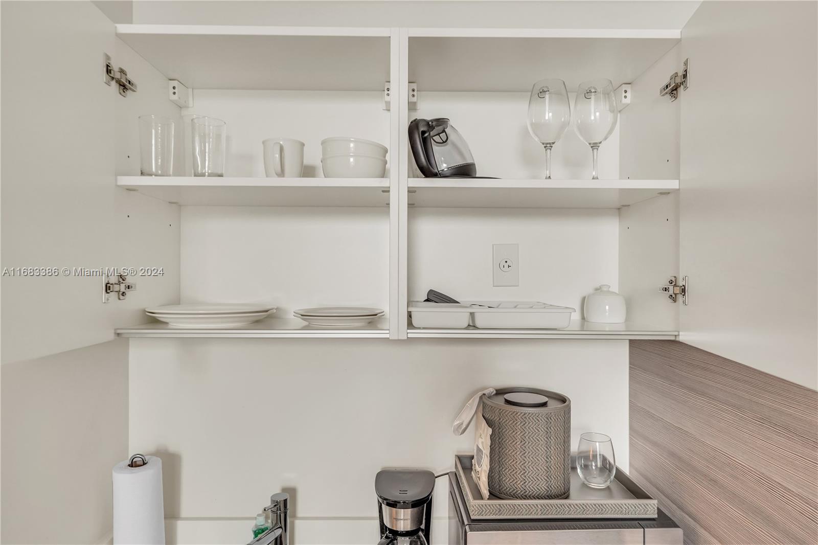 COSTA HOLLYWOOD CONDO - Residential
