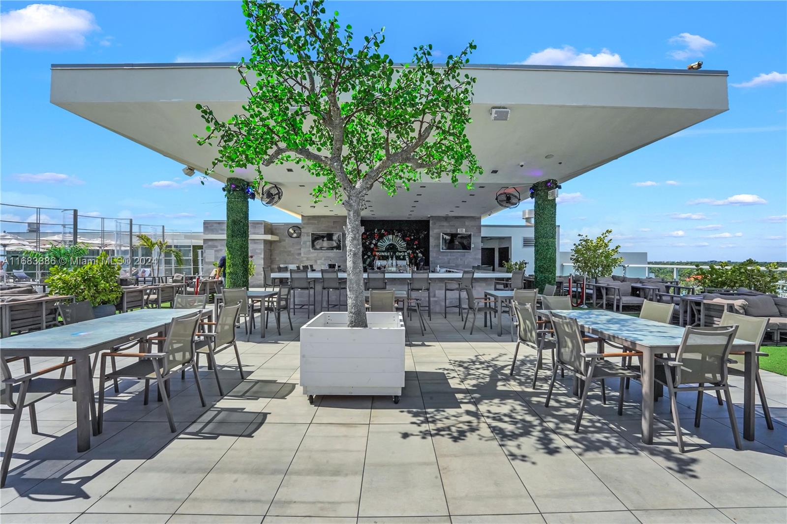 COSTA HOLLYWOOD CONDO - Residential