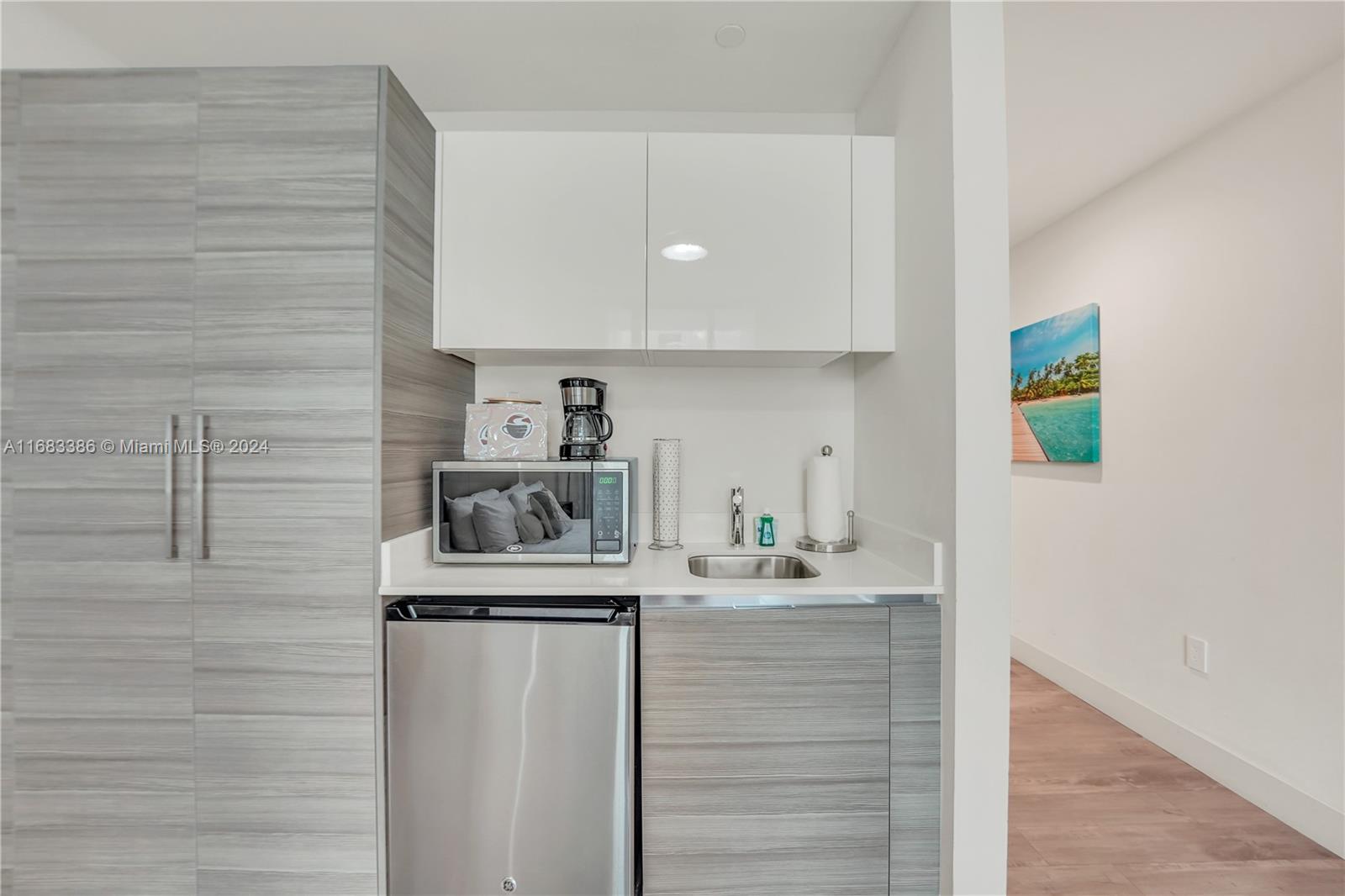 COSTA HOLLYWOOD CONDO - Residential