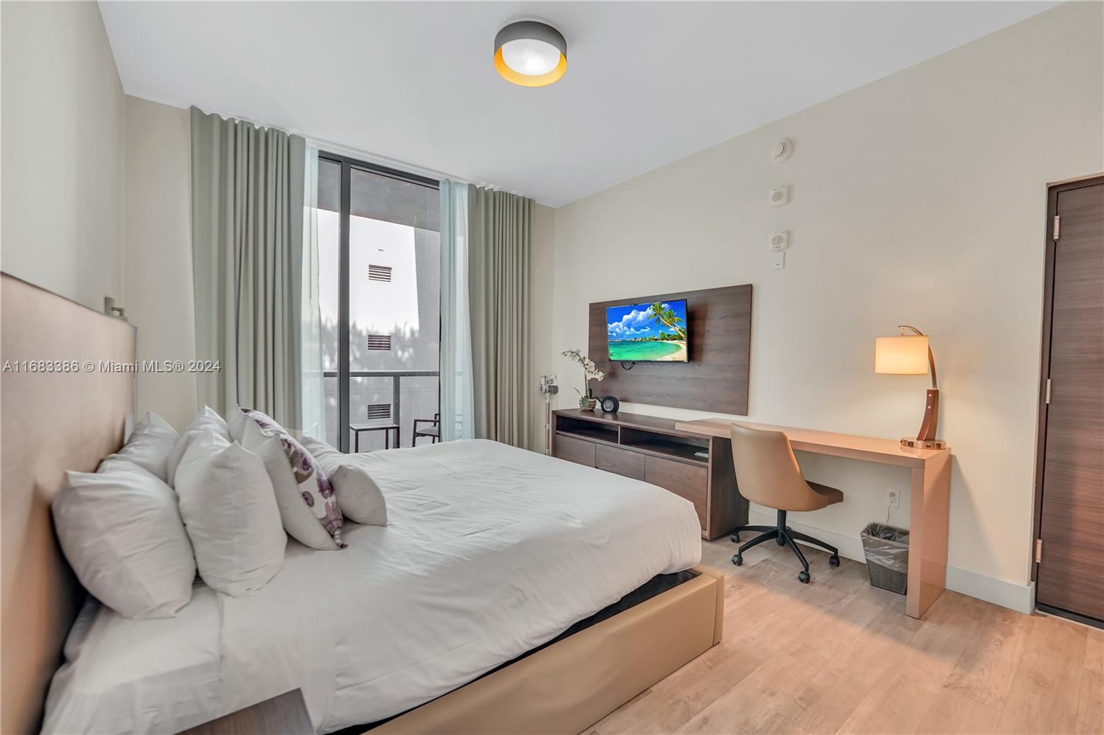 COSTA HOLLYWOOD CONDO - Residential