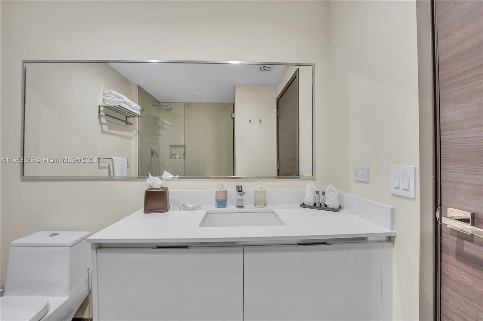 COSTA HOLLYWOOD CONDO - Residential