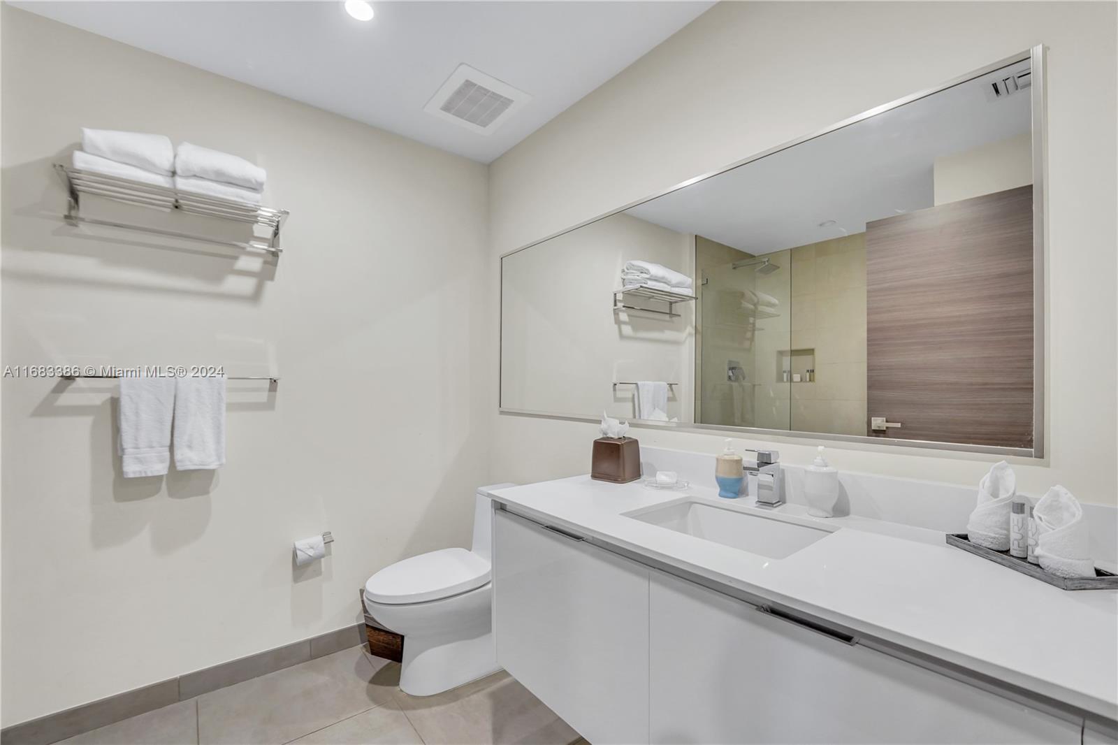 COSTA HOLLYWOOD CONDO - Residential