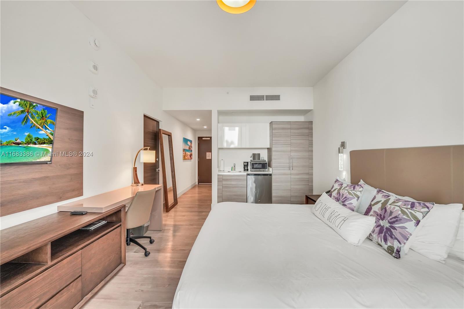 COSTA HOLLYWOOD CONDO - Residential