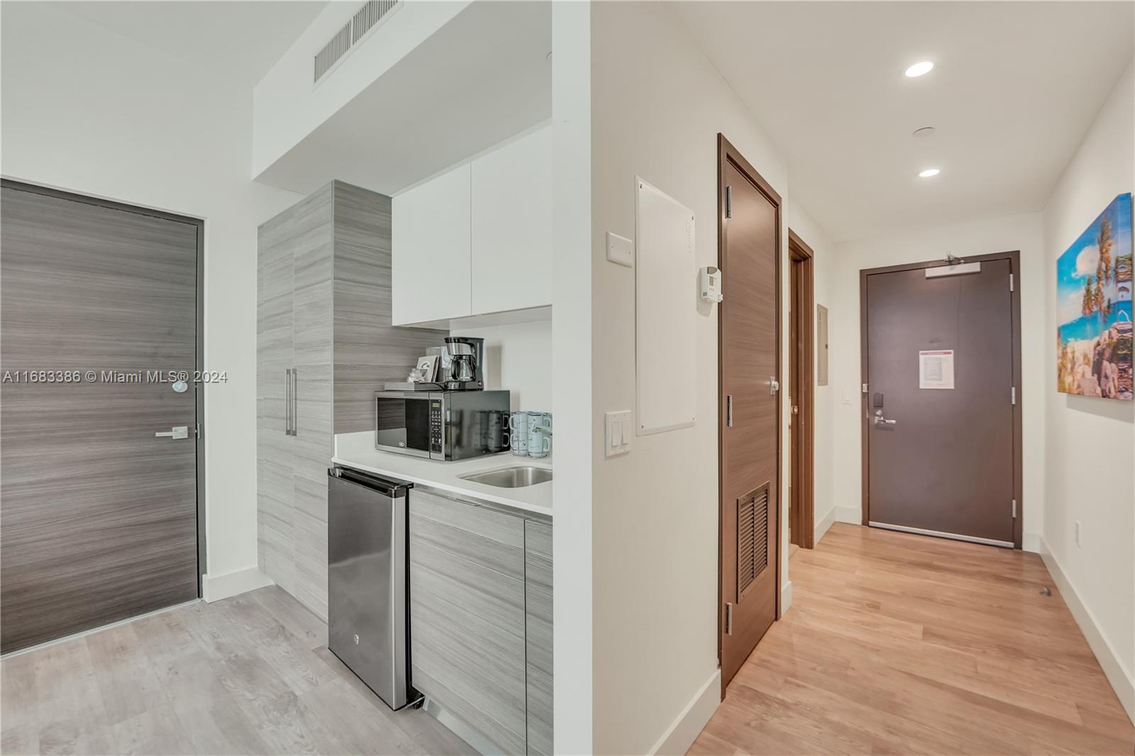COSTA HOLLYWOOD CONDO - Residential