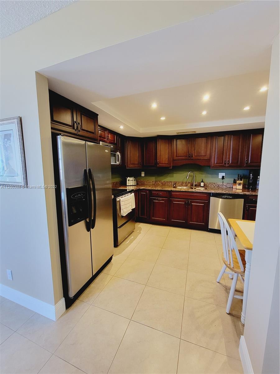 ALLINGTON TOWERS CONDO - Residential Lease