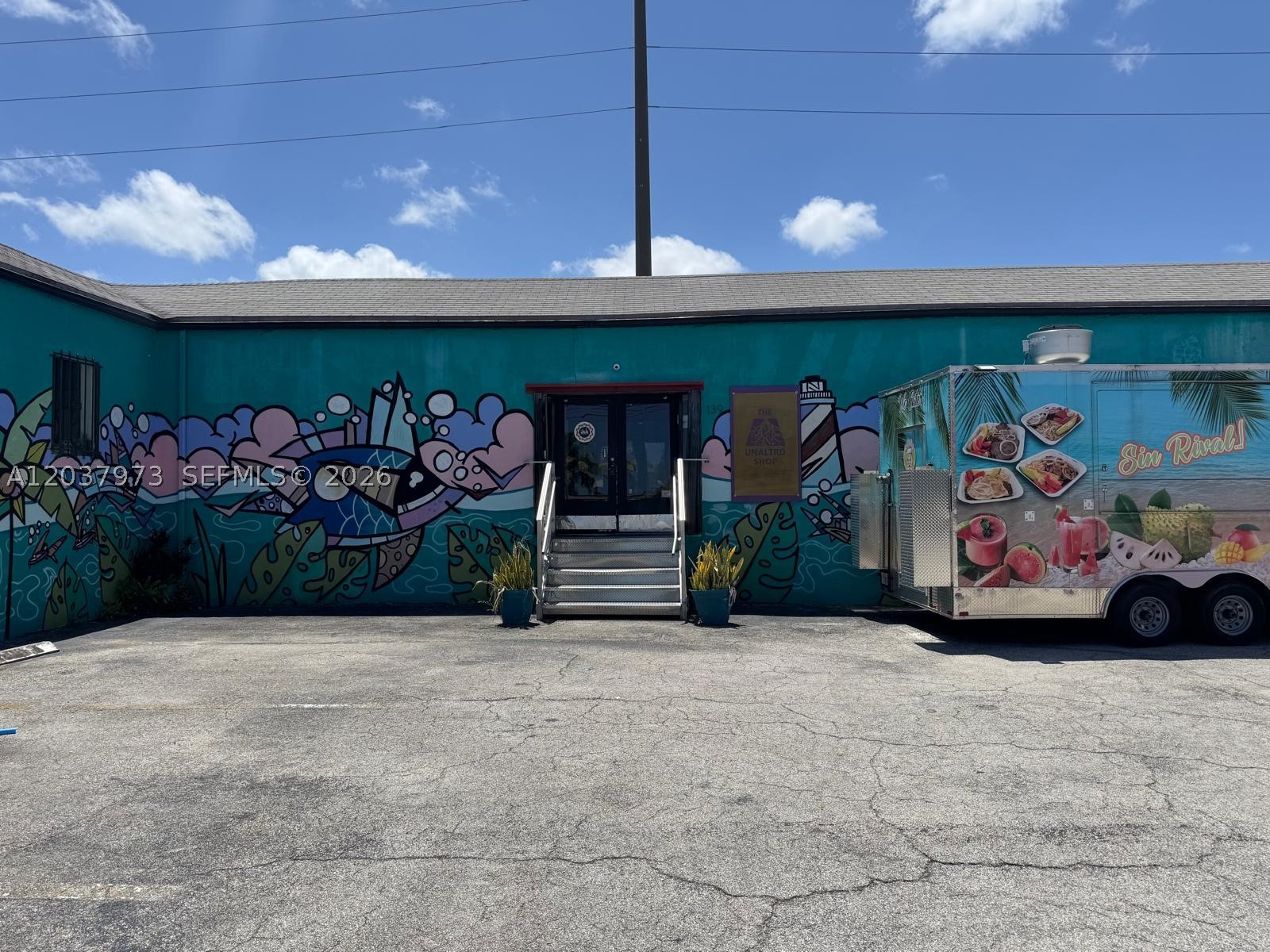 located in District 8, center of Hallandale. Can be used as restaurant/ bakery retail/flex, office, show room, storage, and industrial. entire sqft of building is 2535, leasable sqft is 300 (can use common areas if needed). INTERNET, FPL, AND CAM FEES INCLUDED IN PRICE.