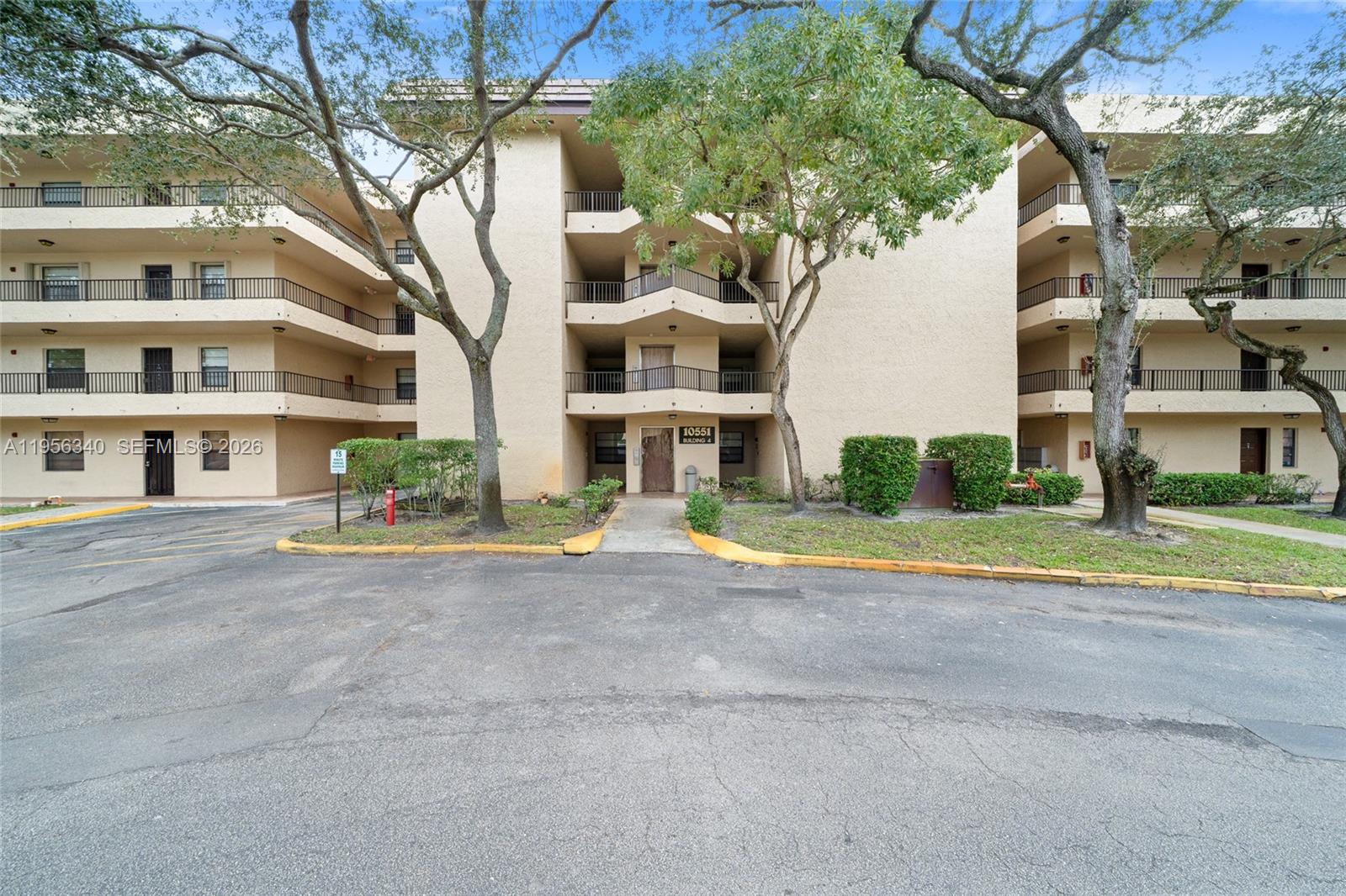 PLANTATION RACQUET CLUB - Residential