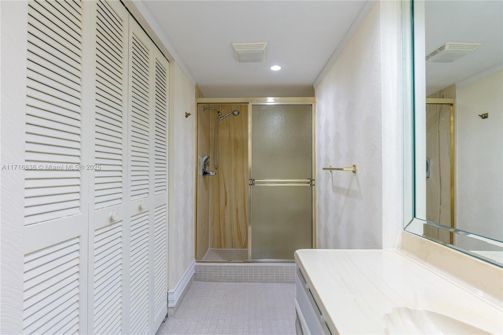 EMBASSY TOWER II INC COND - Residential