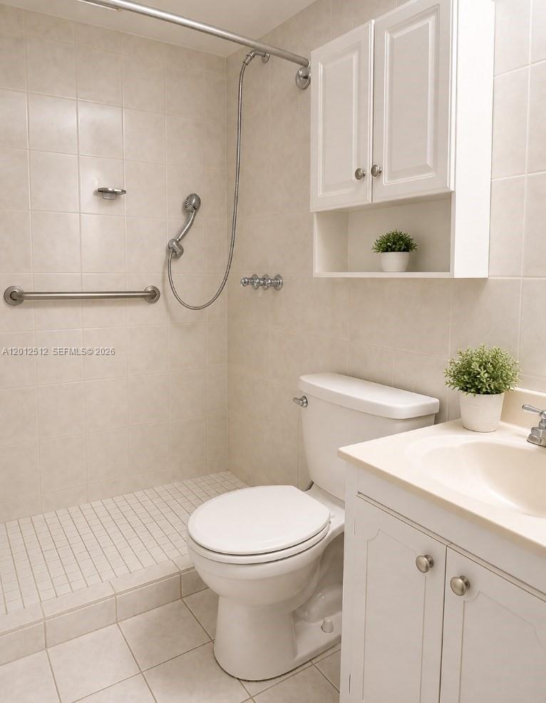 LAKESIDE XI CONDO PH III - Residential