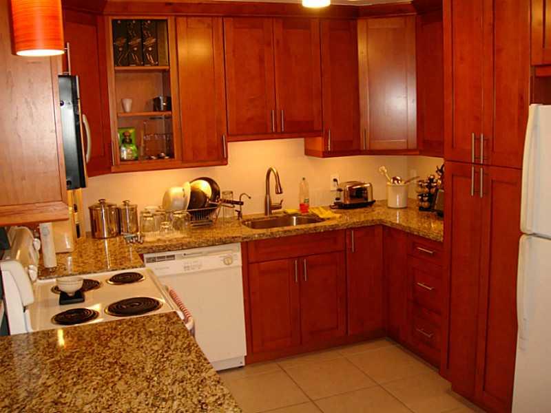 Beautiful & large 1 bed/1.5 bath with lake view in a great complex, central to everything. Large remodeled kitchen with real wood cabinets and granite counters, fully remodeled master bath, updated 1/2 bath, tile floors (carpet in bedrm), ample storage an d tiled balcony. Complex includes pool, sauna, gym, tennis court, concierge, security,  valet and more.  Walking distance to parks and many fantastic restaurants and shops.