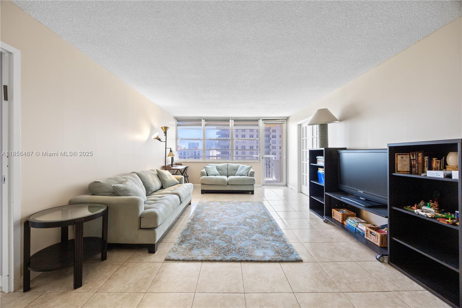 Welcome to unit 812 in Winston Tower 200. This is a 2 bedroom and 2 bathroom split 8th floor unit; fully renovated with lots of closet space and very well taken care of as a vacation home. Have the entire Sunny Isles Beach Skyline as your view; located just minutes to the beach; right across from the pedestrian walkway to the nearest shopping plaza.