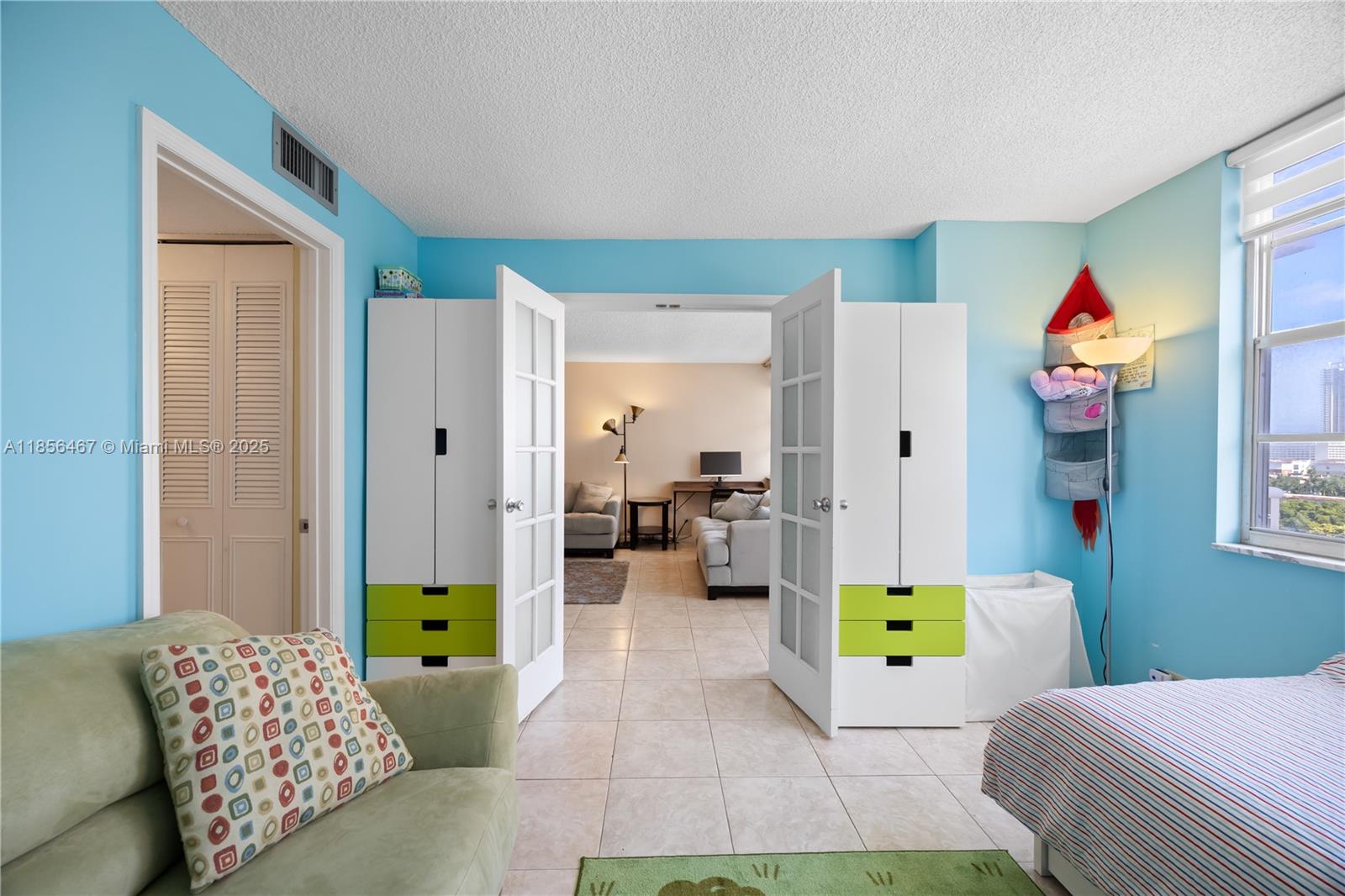 WINSTON TOWERS 200 - Residential