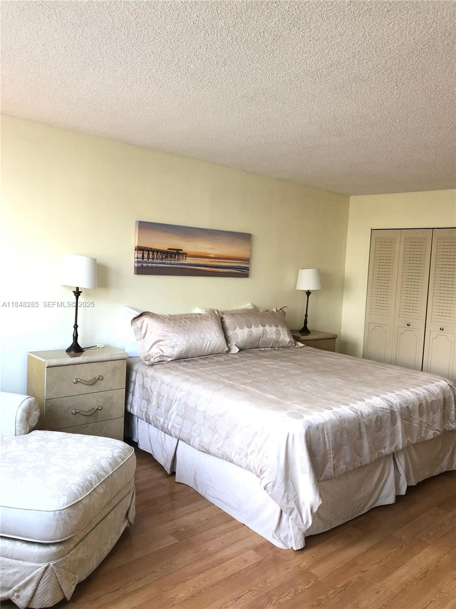 LAKE POINT TOWER CONDOMIN - Residential