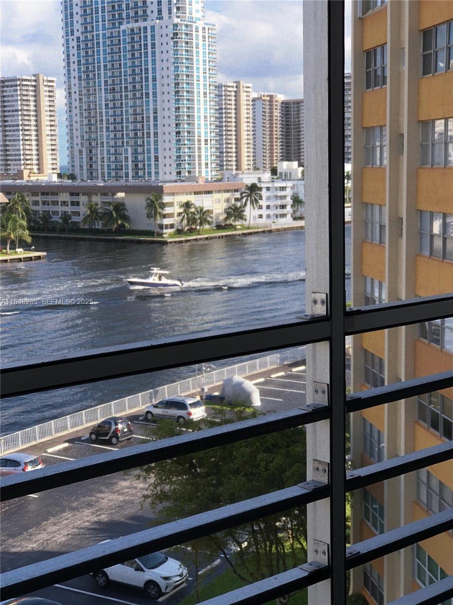 LAKE POINT TOWER CONDOMIN - Residential