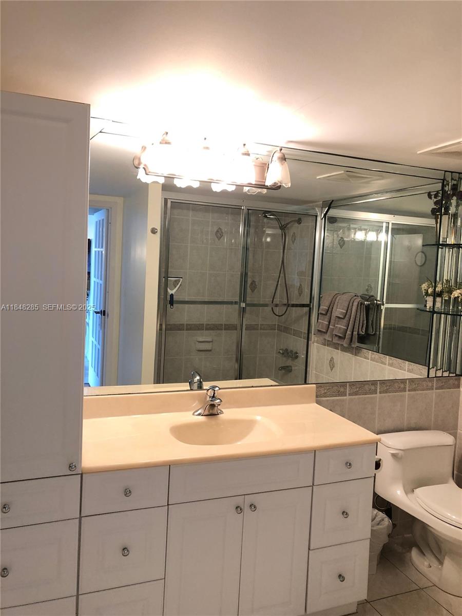 LAKE POINT TOWER CONDOMIN - Residential