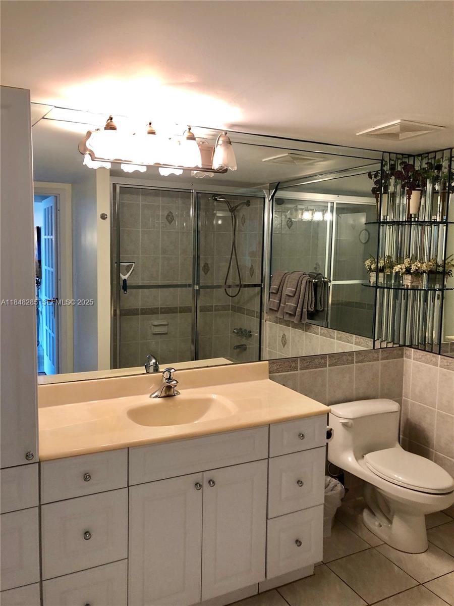 LAKE POINT TOWER CONDOMIN - Residential