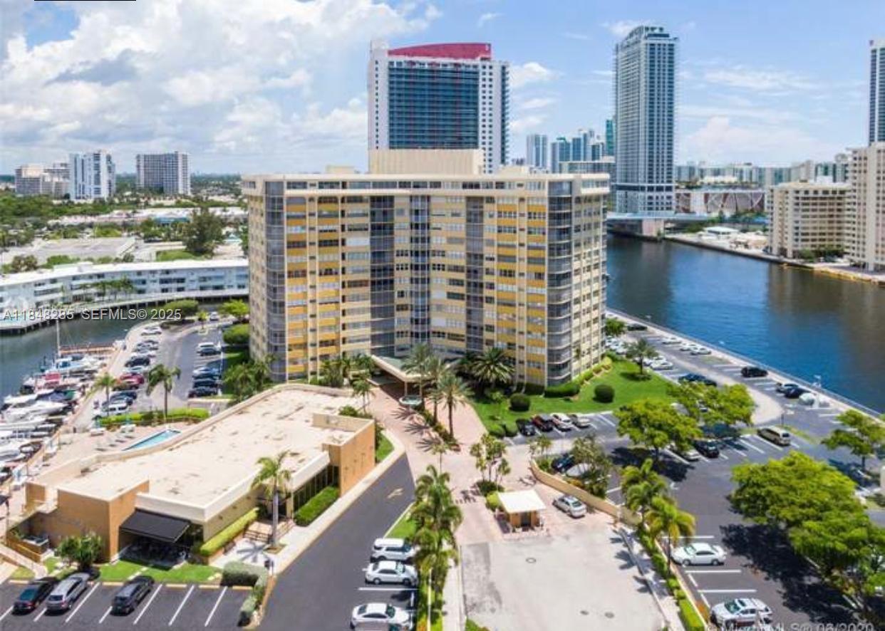 LAKE POINT TOWER CONDOMIN - Residential